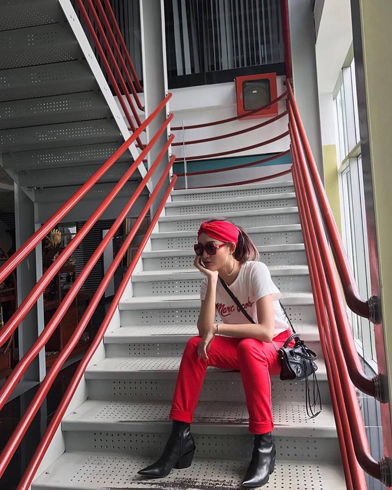 Hoài Linh đăng ảnh chân thon không kém cạnh Hà Hồ - 13