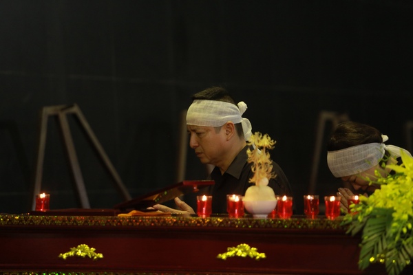 Dàn "Táo Quân" lặng lẽ đến chia buồn đám tang mẹ NS Chí Trung - 2