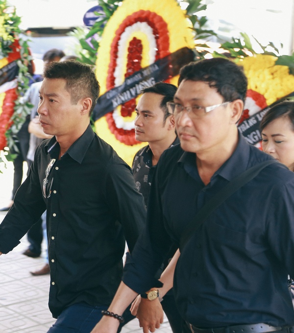 Dàn "Táo Quân" lặng lẽ đến chia buồn đám tang mẹ NS Chí Trung - 4