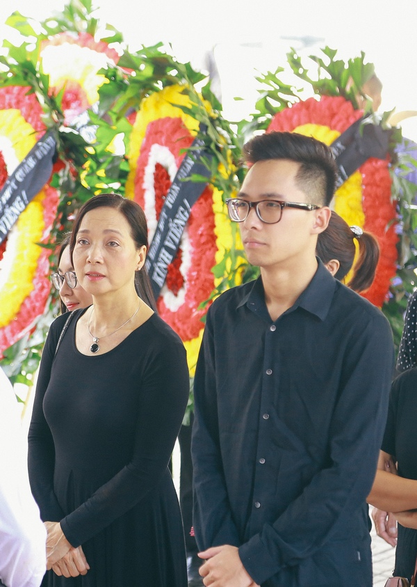 Dàn "Táo Quân" lặng lẽ đến chia buồn đám tang mẹ NS Chí Trung - 6