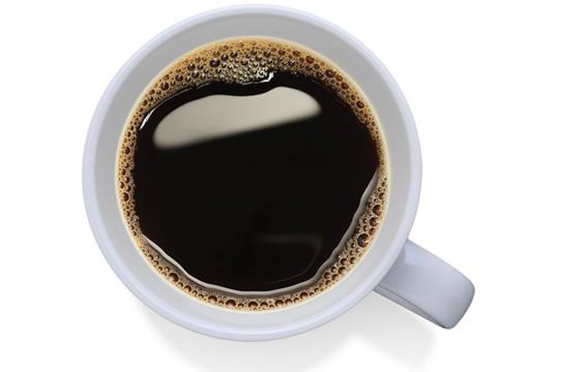 6. Caffeine. 1 nghiên cứu áp dụng đối với nam giới Đan Mạch cho thấy, số lượng tinh trùng có dấu hiệu giảm nhẹ ở những người thường xuyên uống cà phê và ca cao. Điều này không có nghĩa là quý ông phải bỏ thói quen uống cà phê, tuy nhiên nên mức độ hợp lý chỉ khoảng 1-2 cốc mỗi ngày (bao gồm các loại đồ uống như trà đá, cà phê, nước ngọt, nước tăng lực,..)