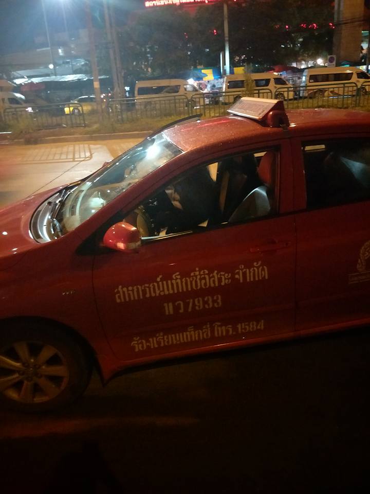 Thái Lan: Cô gái bị đuổi khỏi taxi vì &#34;mồm hôi&#34; - 1