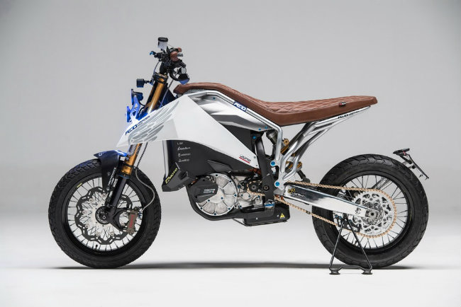 Aero E-Racer được giới thiệu với công chúng thế giới tại triển lãm EICMA ở Milan. Đây là sản phẩm được ra mắt với sự hợp tác giữa Aero Motorcycles và tạp chí môtô Ý InMot.