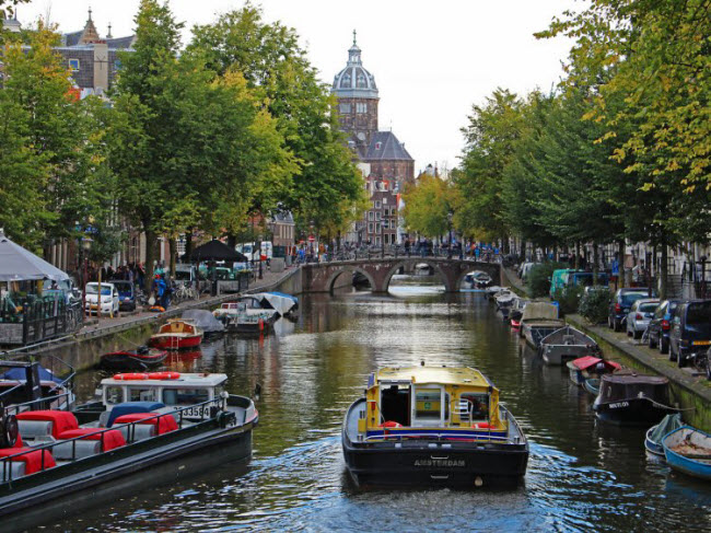 8. Amsterdam, Hà Lan. (Chi phí: 1.652 USD)