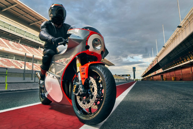 Mẫu xế độ gợi nhớ lại một thời đại huy hoàng của Yamaha R1.