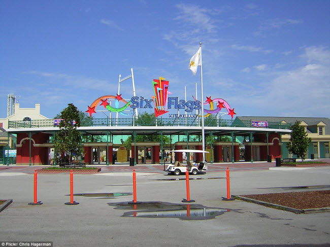 Trong hình ảnh được chụp vào năm 2004, công viên Six Flags dường như rất vắng khách.