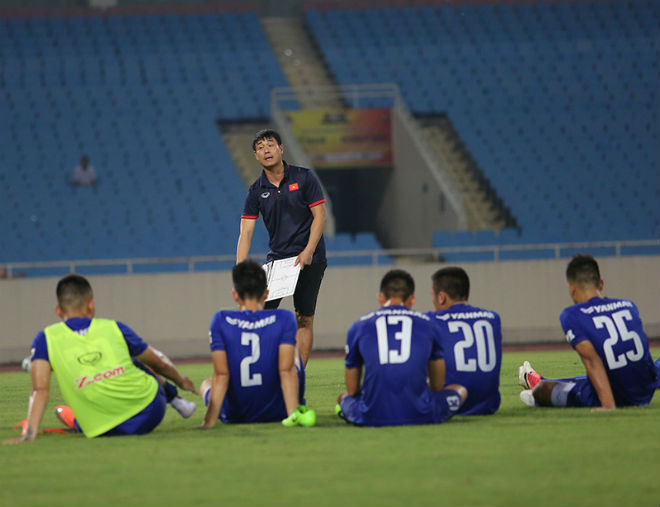 U23 Việt Nam luyện “bài tủ”: Bất ngờ từ đội hình 2 - 9