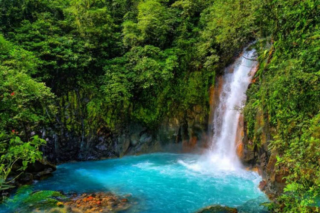 Giải mã màu nước xanh bí ẩn của dòng sông ở Costa Rica - 4