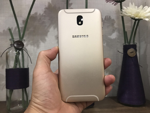 Những smartphone chụp ảnh thiếu sáng đẹp lung linh, giá mềm - 1