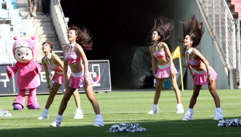 Nữ hoạt náo viên khiến cầu thủ Hàn sung sức hơn cả uống nhân sâm - 7