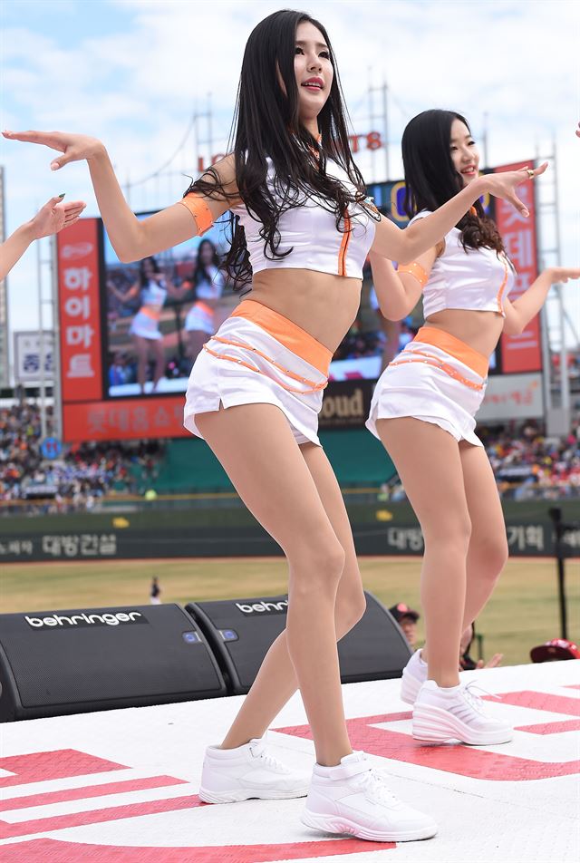 Nữ hoạt náo viên khiến cầu thủ Hàn sung sức hơn cả uống nhân sâm - 5