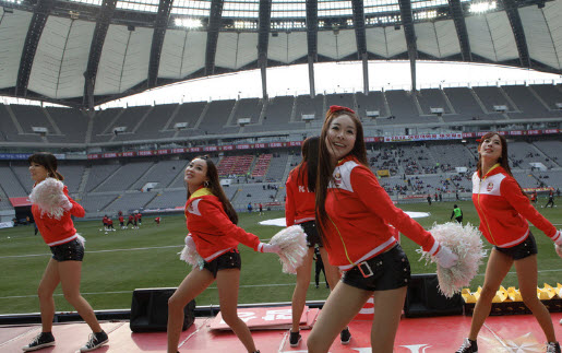 Nữ hoạt náo viên khiến cầu thủ Hàn sung sức hơn cả uống nhân sâm - 3