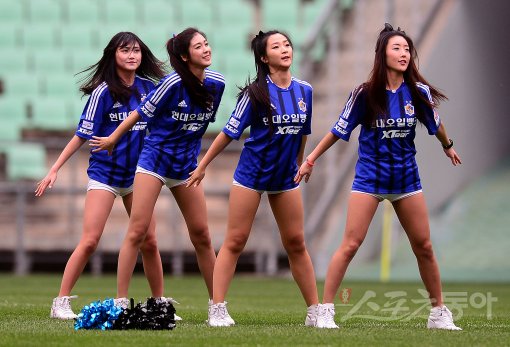 Nữ hoạt náo viên khiến cầu thủ Hàn sung sức hơn cả uống nhân sâm - 3