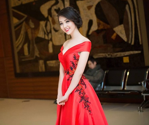 Nữ MC gắn bó 11 năm với VTV gợi cảm bội phần khi không lên sóng - 2