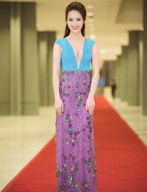 Nữ MC gắn bó 11 năm với VTV gợi cảm bội phần khi không lên sóng - 4