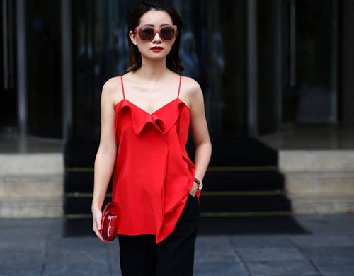 Nữ MC gắn bó 11 năm với VTV gợi cảm bội phần khi không lên sóng - 12