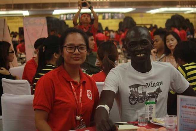 Gặp chàng trai người Kenya hiến máu trên đất Việt - 1