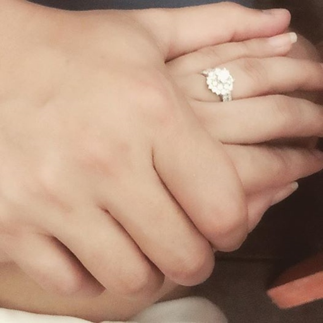 Mỹ nữ Việt khiến fan trầm trồ khi được chồng tặng nhẫn kim cương bạc tỷ - 1