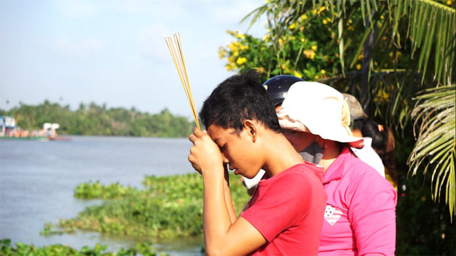 Vụ chìm ghe 2 người mất tích: “Gọi mẹ và em gái khàn giọng nhưng không thấy trả lời” - 2