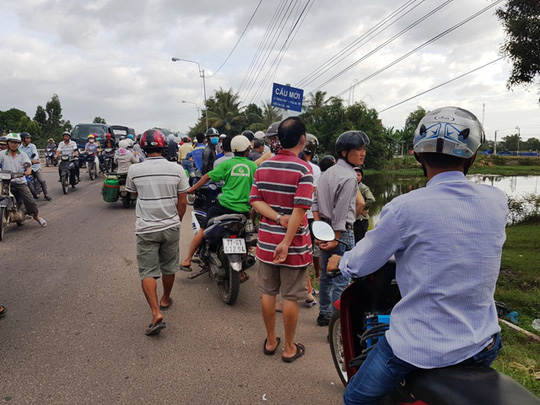 Một thi thể nổi trên sông ngay nơi kẻ trộm chó trốn thoát - 2