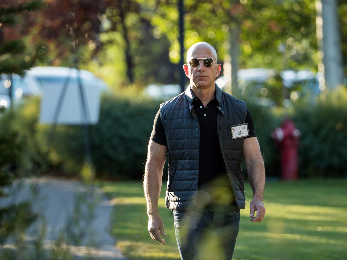 Tỷ phú Jeff Bezos: Sáng dậy không cần báo thức, tối về rửa bát cho vợ - 10