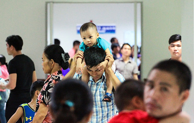 Chưa hết “dịch chồng dịch”, trẻ lại ùn ùn nhập viện vì viêm đường hô hấp - 6