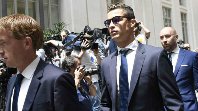 Ronaldo hầu tòa: Nguy cơ tăng án, 15 năm tù và phạt 20.000 tỷ VNĐ - 1