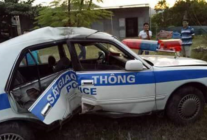 Xe CSGT Quảng Ninh lật nhào khi truy đuổi tội phạm ma túy - 1