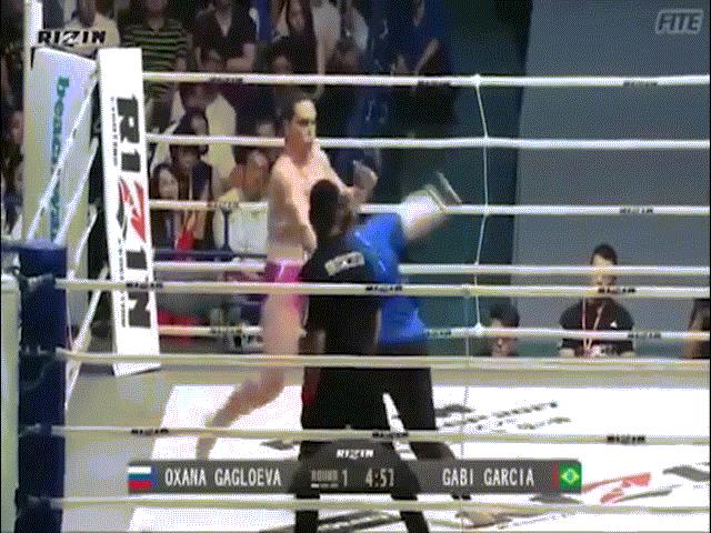 MMA: ”Quái nữ khổng lồ” gặp họa, 16 giây đã xong trận