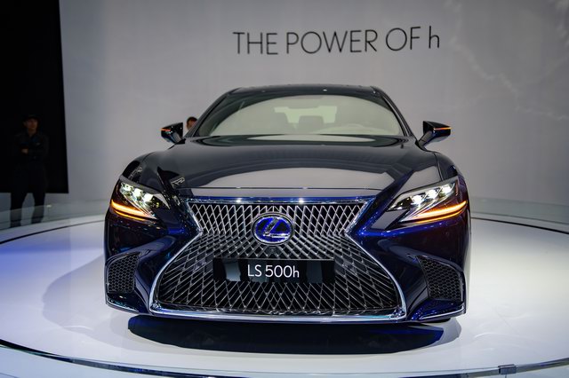 Chiêm ngưỡng vẻ đẹp Lexus LS 500h 2018 tại Việt Nam - 5