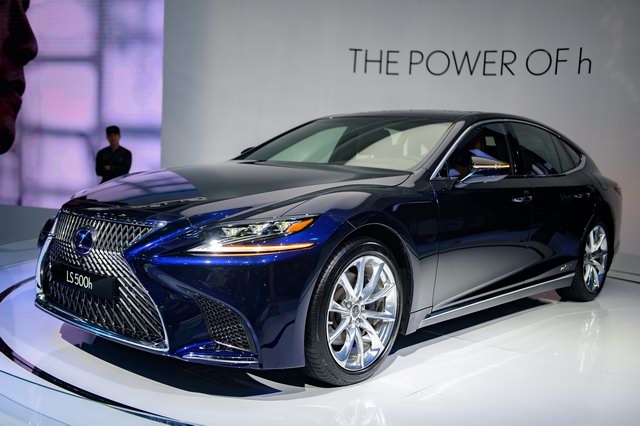 Chiêm ngưỡng vẻ đẹp Lexus LS 500h 2018 tại Việt Nam - 6