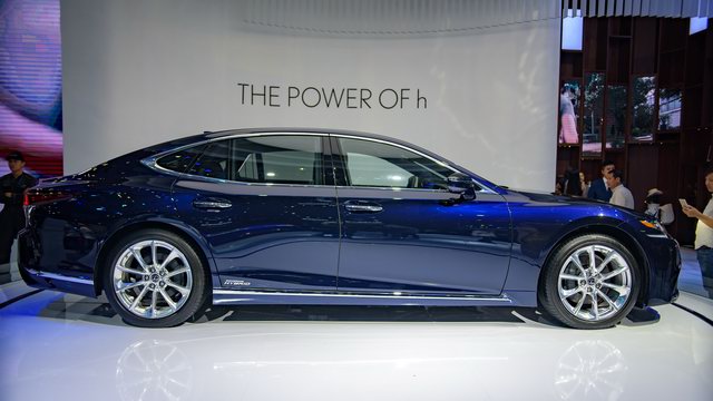 Chiêm ngưỡng vẻ đẹp Lexus LS 500h 2018 tại Việt Nam - 7