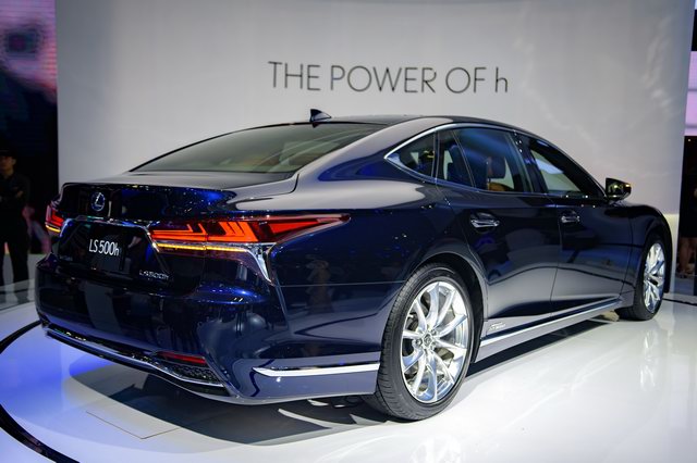 Chiêm ngưỡng vẻ đẹp Lexus LS 500h 2018 tại Việt Nam - 8