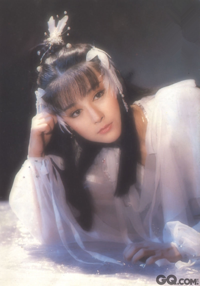 Thời điểm đóng Tiểu Long Nữ trong “Thần điêu đại hiệp” bản 1984 của Đài Loan, Phan Nghinh Tử đã 35 tuổi. Tuy nhiên, cô vẫn thể hiện rất tròn vai thiếu nữ 18 tuổi nhờ vẻ đẹp không tuổi của mình.