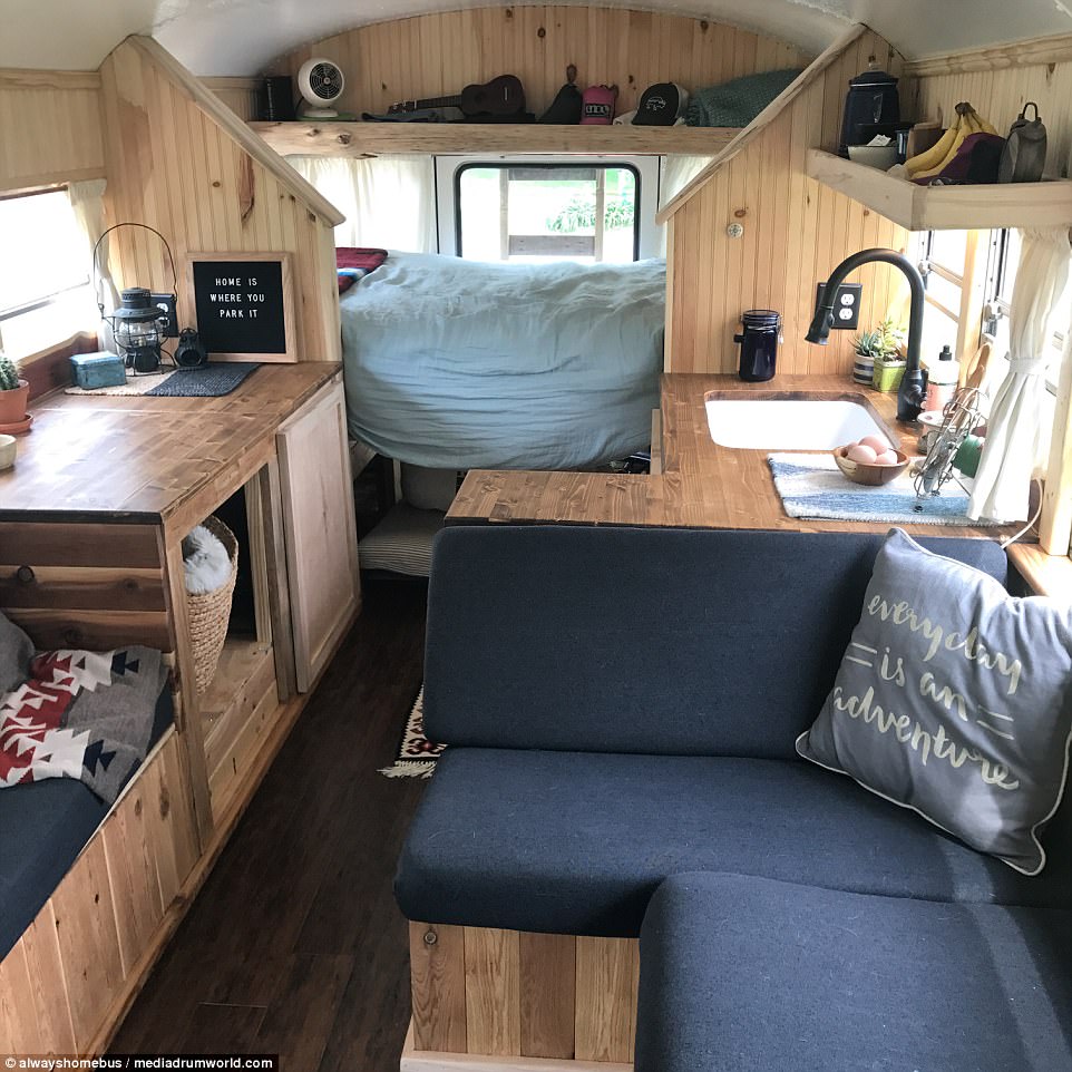 Bỏ 400 triệu sửa xe buýt thành nhà rồi đi du lịch khắp thế gian - 6