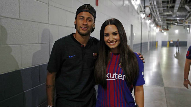 Neymar 6000 tỷ đồng: Mua 300 nghìn IPhone 7s, thuê Ronaldo 40 ngày - 5