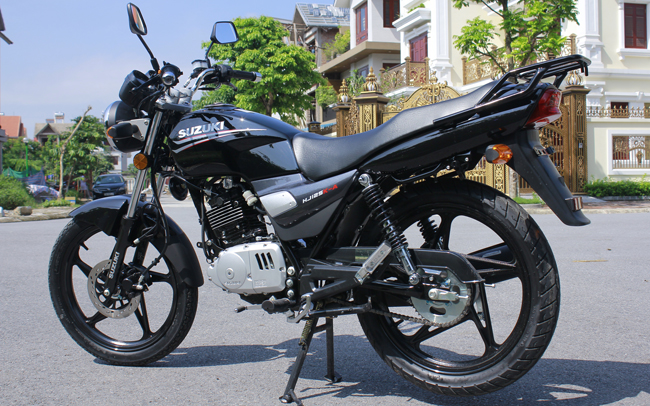 Nếu xét về giá bán giữa Suzuki GD110 và Suzuki HJ125K-A thì không chênh lệch hơn là bao nhiêu, nhưng xét về khả năng vận hành thì HJ125K-A lại vượt trội hơn hẳn.&nbsp;
