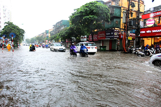 Bão số 4 áp sát đất liền, Thanh Hóa – Quảng Nam đang mưa to - 1