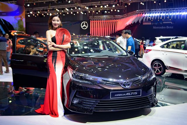 Toyota Corolla Altis 2017 về Việt Nam quyết đấu Mazda3 - 1