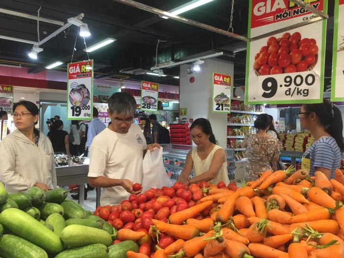 Nhiều sản phẩm vẫn chưa có cửa vào siêu thị - 1