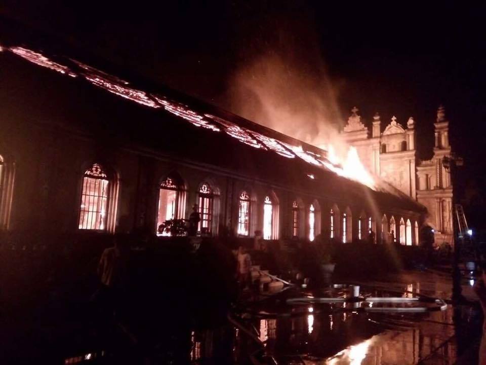 Nhà thờ cổ 130 năm tuổi bằng gỗ lim bị thiêu rụi trong đêm - 3