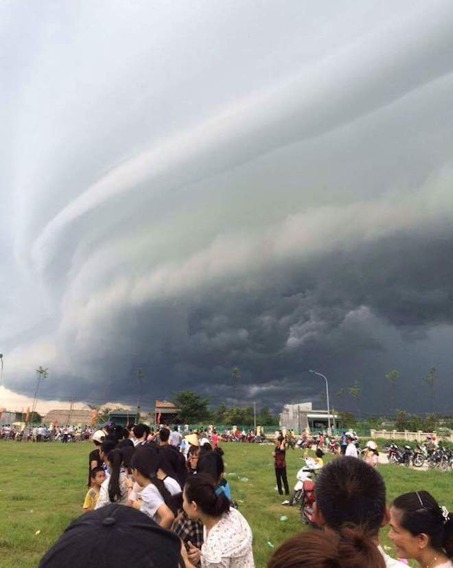 Mây kỳ quái tựa UFO xuất hiện ở Sầm Sơn: Nhìn thấy từ xa hàng chục km - 11