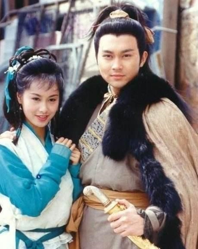 Cô và Trương Trí Lâm tạo nên cặp đôi đẹp trên màn ảnh nhỏ. Kịch bản phim trung thành với nguyên tác của Kim Dung, tạo hình diễn viên được đánh giá cao.