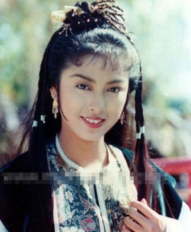 Mễ Tuyết là người đẹp thứ hai đảm nhận vai Hoàng Dung trong “Anh hùng xạ điêu” bản 1976. Vai diễn của cô được khán giả đón nhận rất nhiệt tình.