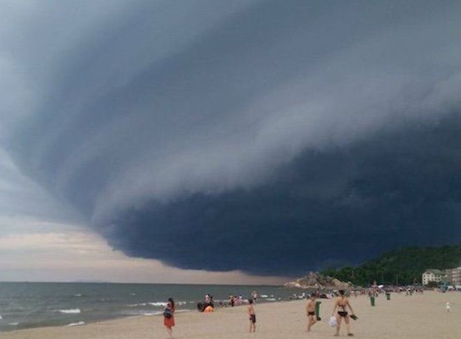 Thông tin chính thức về đám mây đen kỳ quái trên biển Sầm Sơn - 1