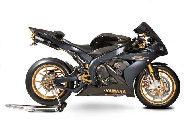 2006 Yamaha YZF-R1SP vốn là dòng môtô có độ độc quyền cao. Riêng tại thị trường Úc, mẫu xe này chỉ có đúng 26 chiếc được bán ra. Ảnh YZF-R1SP bản độ với vật liệu sợi carbon và vàng 24 karat.