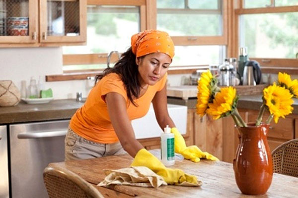 Sợ mất chồng, chị em gom góp tiền đi “trùng tu nhan sắc” - 1