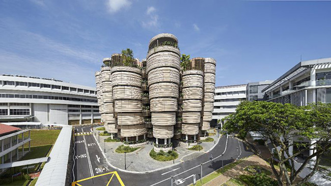 1. Đại học công nghệ Nanyang, Singapore (NTU). Thành lập năm 1991, NTU là trường đại học có khuôn viên lớn nhất Singapore. NTU cũng xếp thứ 11 trong bảng xếp hạng các trường Đại học tốt nhất thế giới năm 2018, vượt qua đối thủ tầm cỡ là Đại học Quốc gia Singapore (NUS), lần đầu tiên trở thành trường đại học tốt nhất ở Singapore.