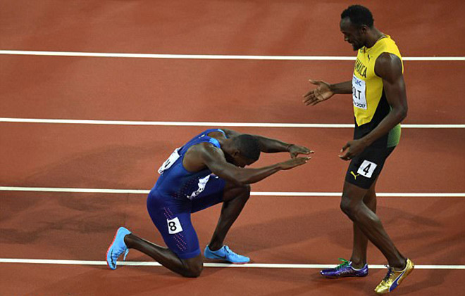 Usain Bolt &#34;bay đêm&#34;: Bạn gái nóng bỏng &#34;nuông chiều&#34;, sức đâu mà chạy - 3