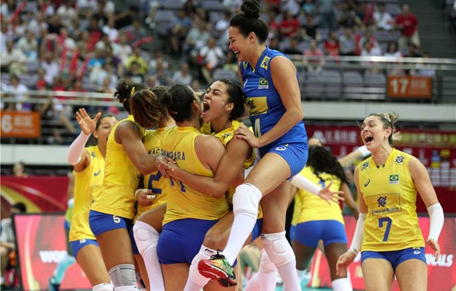 Bóng chuyền nữ: Hấp dẫn siêu kinh điển Brazil - Italia, lên đỉnh thế giới - 1